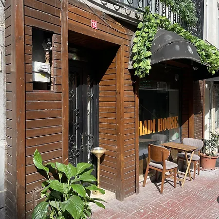 호텔 Shadi House 2*