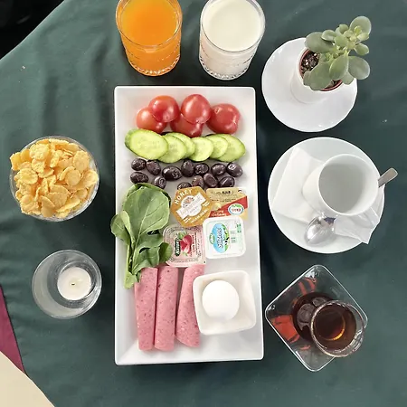 Hotel Shadi House 2*