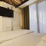 Shadi House فندق