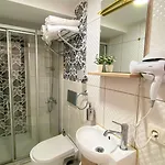 فندق Shadi House 2*